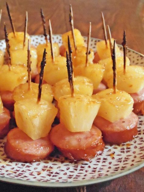 Glazed Kielbasa Pineapple Bites - Jam Hands Glazed Kielbasa Pineapple Bites, Kielbasa Bites Appetizers, Kielbasa Pineapple, Easter Appetizers, Appetizers Easy Finger Food, Finger Foods Easy, Appetizer Bites, Thanksgiving Appetizers, Kielbasa