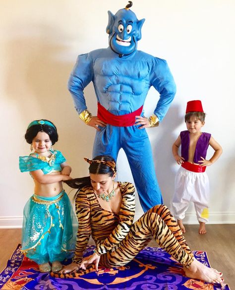 Family Costumes For 4, Aladdin Halloween, Disney Family Costumes, Matching Family Halloween Costumes, Family Themed Halloween Costumes, Halloween Family Costumes, Family Halloween Costume Ideas, Family Costume Ideas, Themed Halloween Costumes