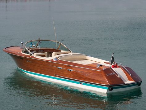 Chris Craft Wood Boats, Riva Boot, Riva Aquarama, Wooden Speed Boats, Mahogany Boat, Riva Boat, Chris Craft Boats, Wood Boat Plans, Plywood Boat Plans