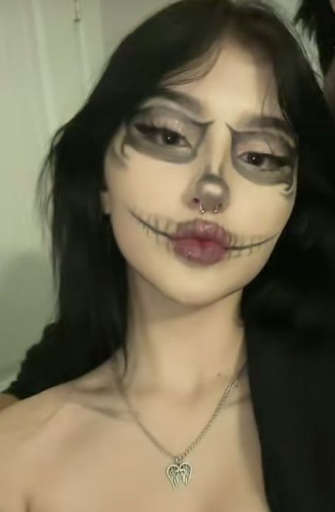 Halloween Skeleton Makeup, Halloweenský Makeup, Holloween Makeup, Cute Halloween Makeup, Skeleton Makeup, Halloween Makeup Pretty, Pretty Halloween Costumes, Halloween Makeup Easy, Edgy Makeup