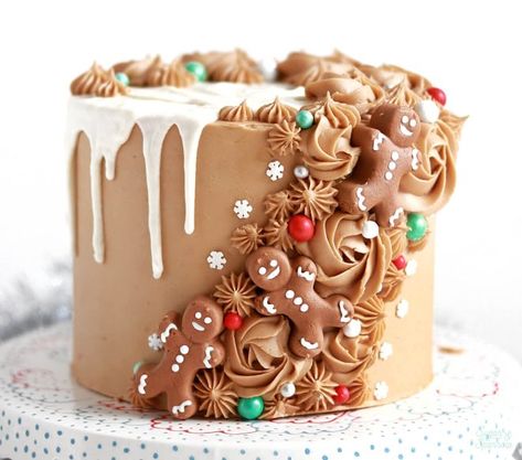 Hot Cocoa Cake Recipe, Coffee Buttercream Frosting Recipe, Cocoa Cake, Coffee Buttercream, Peppermint Hot Cocoa, Christmas Cake Designs, Gingerbread Latte, Torte Cupcake, Gingerbread Cake