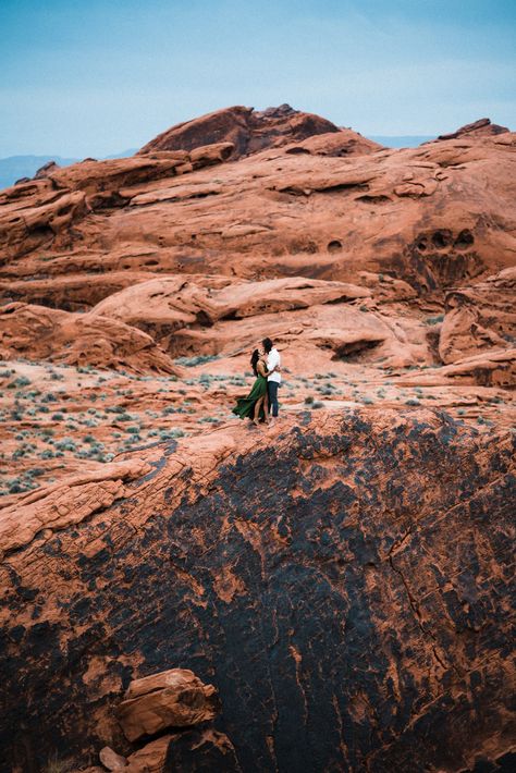 Park Sunset, Valley Of Fire State Park, Nevada Desert, Red Dirt, Valley Of Fire, Vegas Baby, Vegas Wedding, Desert Landscaping, Red Rock