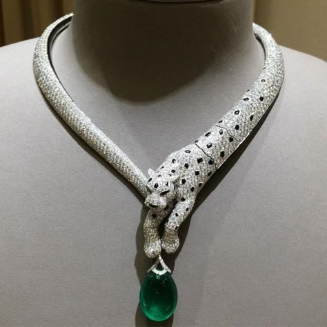 Cartier Necklace Aesthetic, Cartier Panther Necklace, Cartier Necklace Diamond, Cartier Jewelry Necklace, Cartier Diamond Necklace, Cartier Emerald, Cartier High Jewelry, Necklace Cartier, Panther Necklace