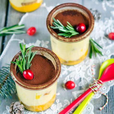 Tiramisu Christmas, Berry Tiramisu, Mini Trifle, Juice Flavors, Tiramisu Recipe, Xmas Cake, Dutch Recipes, Christmas Menu, Super Easy Recipes