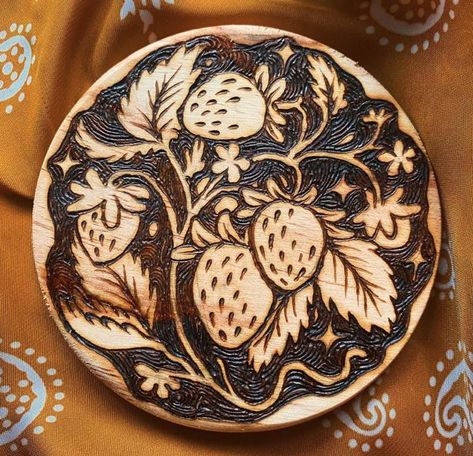 Wood Burning Engraving, Aesthetic Wood Burning, Large Pyrography Art, Wood Burning Fall Ideas, Cat Wood Burning, Wood Burn Art, Wood Burning Crafts Diy, Wood Burning Gift Ideas, Diy Wood Burning Projects