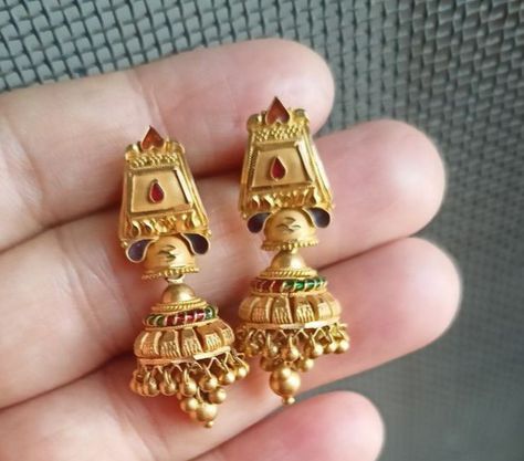 Latest Earrings Design, Silver Anklets Designs, Temple Jewellery Earrings, Gold Earrings Indian, Simple Gold Earrings, Gold Jewels Design, Gold Jewelry Outfits, Black Beads Mangalsutra Design, New Gold Jewellery Designs