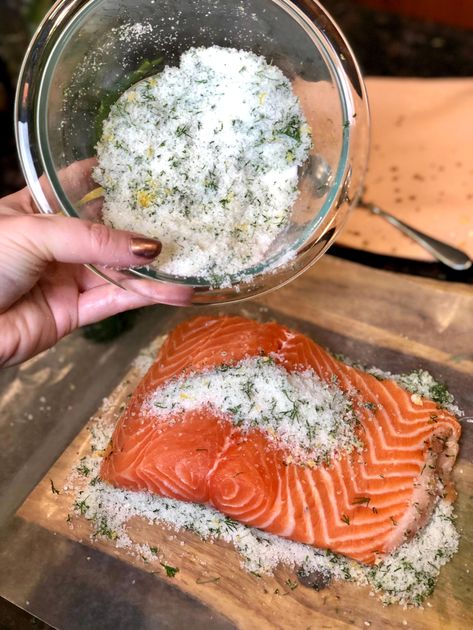 Learn the art of curing salmon with this traditional Norwegian gravlax recipe, a delightful way to enjoy this classic dish. Homemade Lox Salmon, Salt Cured Salmon, Gravlax Salmon Recipes, Curing Salmon, Gravlax Salmon, Cured Salmon Recipe, Gravlax Recipe, Lox Recipe, Cured Meat Recipes