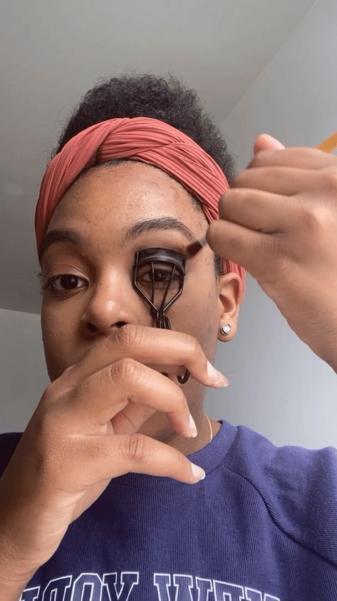 I Tried the Eyelash-Curler Cut-Crease Hack — See Photos | POPSUGAR Beauty Eyelash Curler Eyeshadow Hack, Bh Cosmetics Brushes, Eyeshadow Techniques, Eyeshadow Crease, Mac Brushes, Cut Crease Eyeshadow, Eyeshadow Tips, Best Eyeshadow, Lash Curler