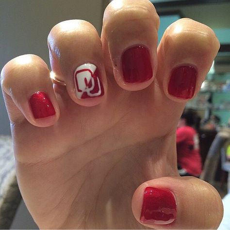 Ohio State Nails, Sooner Football, Nail Tech School, Football Nails, Oklahoma Football, Ou Football, Ou Sooners, Boomer Sooner, Oklahoma State University