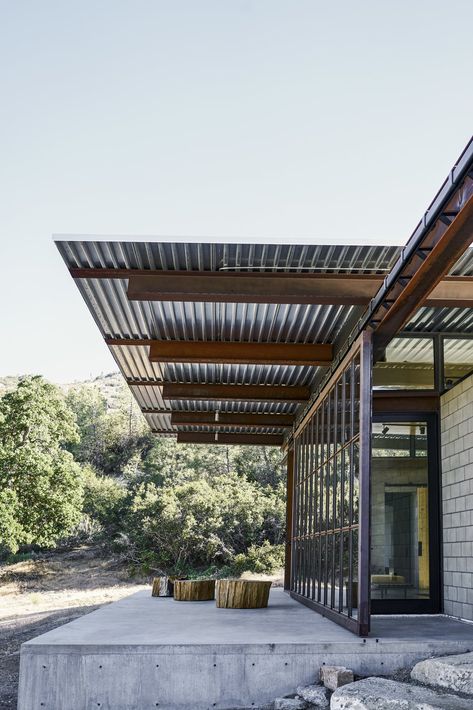 https://www.dwell.com/article/at-this-high-desert-home-a-whole-wall-opens-up-when-you-crank-a-giant-wheel-bee59cca?utm_medium=email&utm_source=postup&utm_campaign=California%20living%20at%20its%20best.%20&list=1 Deck And Concrete Patio, Giant Wheel, Mountains California, Pergola Decorations, Pergola Curtains, Dwell Magazine, Cheap Pergola, Wall Opening, Wooden Pergola