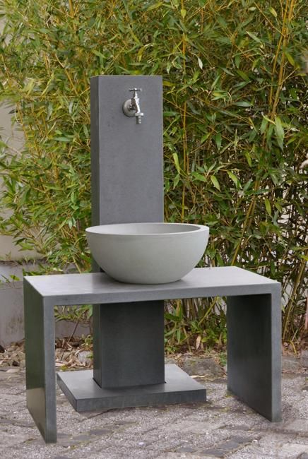 Outdoor Sink Ideas Modern, Outdoor Sink Ideas Backyards, Outdoor Handwashing Station, Water Spigot Ideas Outdoor, Water Faucet Outdoor Ideas, Garden Wash Station, Outside Sink Ideas Backyards, Garden Sinks Outdoor Diy, Sink In Garden