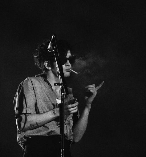 The 1975 Matthew Healy, 2014 Tumblr Aesthetic, Lollapalooza Argentina, Matthew Healy, 2014 Tumblr, George Daniel, Matt Healy, Aesthetic Tattoos, Eric Carr