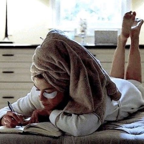 Working From Home: Possibly the closest you can get to escaping the matrix? | Sunday Scaries | #wfh #mood #camerondiaz #jennifergarner #cher #leightonmeester #homebody #moodboard #sundayscaries Sunday Scaries, Uni Life, Vogue Beauty, Jairzinho, Clean Girl, Just Girly Things, My Vibe, Girly Girl, Beauty Secrets