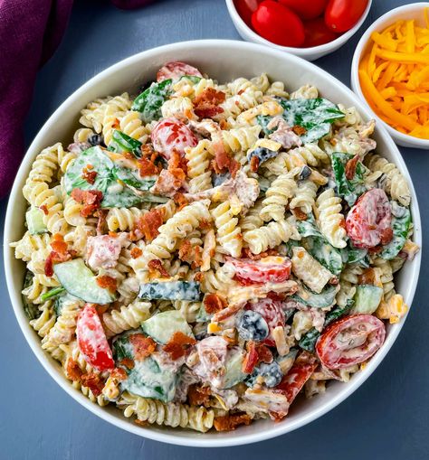 Bacon Pasta Salad Recipes, Creamy Bacon Pasta, Creamy Pasta Salad Recipe, Bacon Pasta Salad, Salad Recipes With Bacon, Salad Appetizer Cups, Bacon Ranch Pasta, Bacon Ranch Pasta Salad, Creamy Pasta Salads