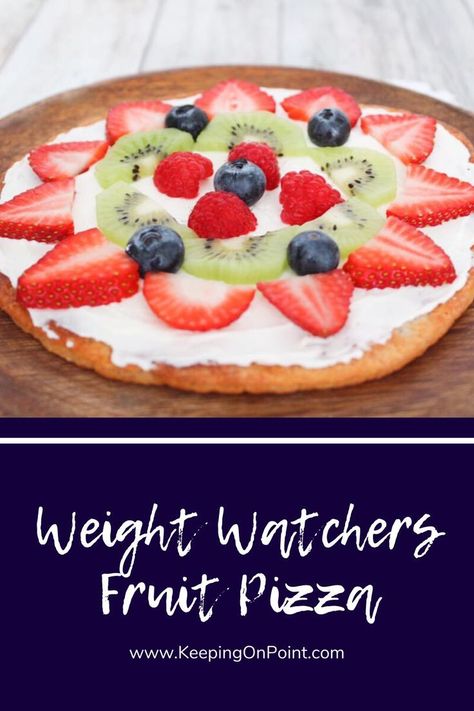 Sandwich Vegetarian, Pizza Fruit, Healthy Fruit Pizza, Pizza Sugar Cookie, Easy Fruit Pizza, Weight Watcher Desserts, Low Calorie Fruits, Fruit Pizza Sugar Cookie, Fruit Pizza Recipe