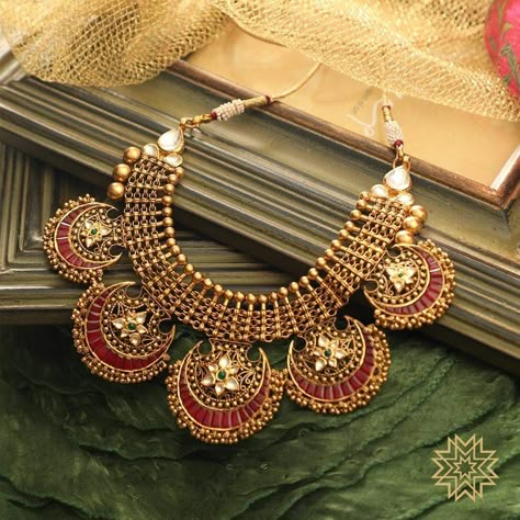 Manubhai Jewellers, Gold Bridal Necklace, Antique Necklaces Design, Antique Gold Jewelry Indian, Gold Jewelry Simple Necklace, Gold Necklace Indian Bridal Jewelry, Gold Necklace Indian, Antique Bridal Jewelry, Antique Jewelry Indian