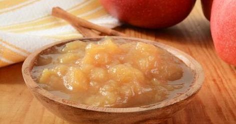 Homemade Applesauce: I often recommend Jonagold Apples for my tart, pie or crisp recipes. I was researching the best Apples for Appl... Slow Cooker Hacks, Homemade Applesauce Recipes, Snacks Diy, Slow Cooker Applesauce, Crockpot Applesauce, Nutrisystem Recipes, Applesauce Recipe, Apple Sauce Recipes, Bariatric Eating