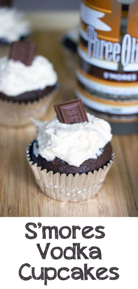 Boozy Cupcakes Recipes, Vodka Cupcakes, Boozy Baking, Mini Christmas Cakes, Boozy Cupcakes, Smores Cupcakes, Alcoholic Desserts, Boozy Desserts, Brownie Cupcakes