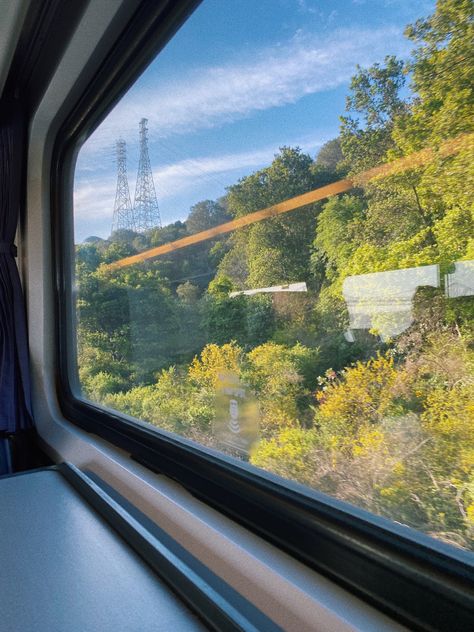 Train Window Wallpaper, Driving With Windows Down Aesthetic, Train Window Photography, Train Window View Video, View From Train Window, Windows Wallpaper, Train Ride, Cute Easy Drawings, Car Mirror