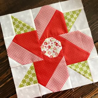 Flower Quilt Block, Quilted Potholder Pattern, Flower Quilt Patterns, English Paper Piecing Quilts, Quilting Designs Patterns, Spring Quilts, Potholder Patterns, Quilt Square Patterns, Flower Quilts