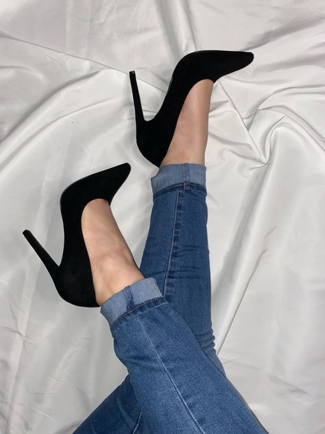 Holiday Heels, Pointy Heels, Black Suede Pumps, Heels Pumps, Suede Material, Suede Pumps, Suede Heels, Black Pumps, Black Heels