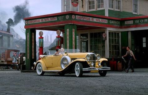 The Great Gatsby movie Yellow Car | visit wheels blogs nytimes com Gatsby Car, Rolls Royce Gold, Gatsby House, The Great Gatsby 2013, Silver Color Scheme, Celebrity Cars, The Roaring Twenties, Vintage Sports Cars, Yellow Car