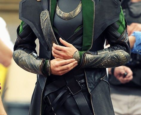 Loki Costume, Photowall Ideas, Loki Aesthetic, Loki Wallpaper, Loki Cosplay, Lady Loki, Loki Marvel, Loki Laufeyson, Tom Hiddleston Loki