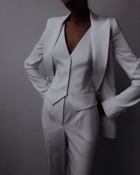 Stem Aesthetic, Woman In Suit, White Suit, Nice Clothes, Woman Suit Fashion, Classy Work Outfits, Stylish Work Outfits, Prom Outfits, Tomboy Fashion