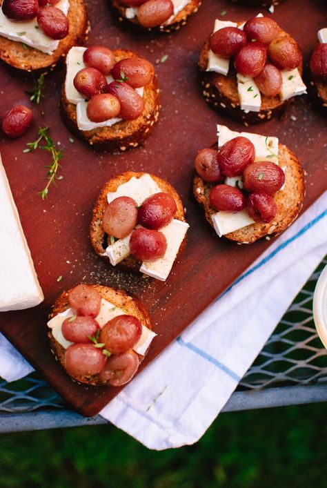 Grape Crostini, Roasted Grapes, Cookie And Kate, Brie Recipes, Summer Appetizer, Fresh Thyme, Sliced Almonds, What To Cook, Light Recipes