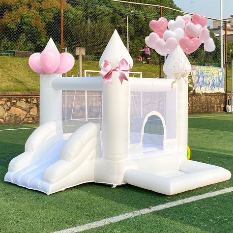 Party Jumpers Bounce Houses, Indoor Bounce House Party Birthday, Castle Wedding Decorations, Bouncy House Birthday Party, Play Backyard, Indoor Bounce House, White Bounce House, House For Kids, Kids Party Gift