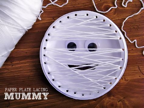 Mummy Paper Plate Lacing Craft | Our Kid Things Mummy Crafts, Hallowen Ideas, October Crafts, Halloween Preschool, Halloween Activities For Kids, Halloween Tags, Paper Plate Crafts, Daycare Crafts, Plate Crafts