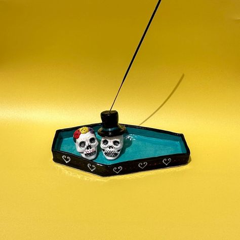 This handmade Catrina Incense Holder is inspired by Day of the Dead traditions and features a stylish skull couple and a vibrant turquoise coffin base, it’s perfect for relaxation, meditation, or as a bold decor piece. Swipe left to see more photos >> #fullmoonmagic #lanternfestival #diadelosmuertosart #catrina #catrinaskull #skullart #ceramicskull #coffinshape #caveiramexicana #mexicanarts #etsystore #instagramoftheweek #lovekillspottery #ceramiclovers #potteryoftheday Skull Couple, Bold Decor, Lantern Festival, Relaxation Meditation, Incense Holder, Skull Art, Day Of The Dead, The Dead, Incense