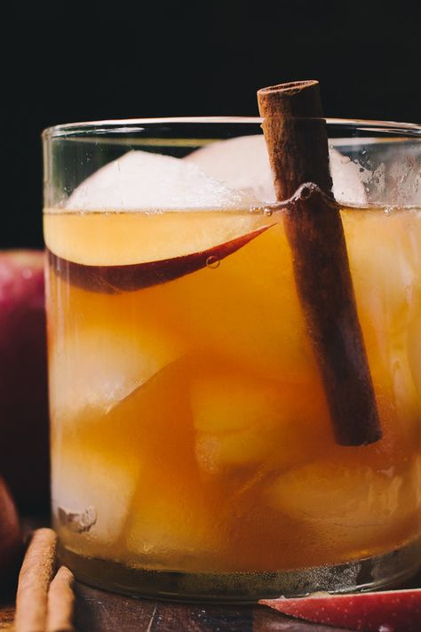 Apple Cinnamon Whiskey Sour (Sugar Free) Apple Whiskey Sour, Apple Cinnamon Whiskey, Cinnamon Whiskey Sour, Apple Syrup Recipe, Fall Whiskey Cocktails, Cider Drink Recipes, Apple Cider Whiskey, Cinnamon Cocktail, Cider Cocktail Recipes