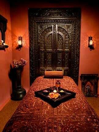 Indian tranquility Reiki Room Ideas, Deco Spa, Massage Room Decor, Ayurvedic Spa, Massage Therapy Rooms, Reiki Room, Massage Place, Massage Studio, Healing Room