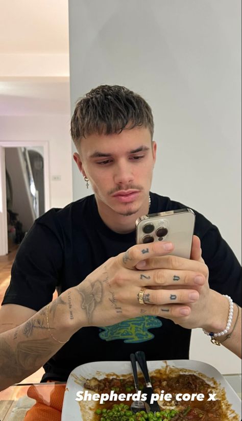 Lads Haircuts, David Beckham Mullet, Romeo Beckham Style, Romeo Beckham Haircut, Beckham Hairstyle, Romeo Beckham Tattoo, Romeo Beckham Hair, David Beckham Haircut Mullet, David Beckham Neck Tattoo