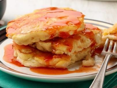 Macaroni and Cheese Pancakes Recipe | Food Network Kitchen | Food Network Crema Recipe, Chicken Melts, Cheese Pancakes, Savory Pancakes, Pancakes Ingredients, Sweet Heat, Macaroni Cheese, Food Goals, Kitchen Food