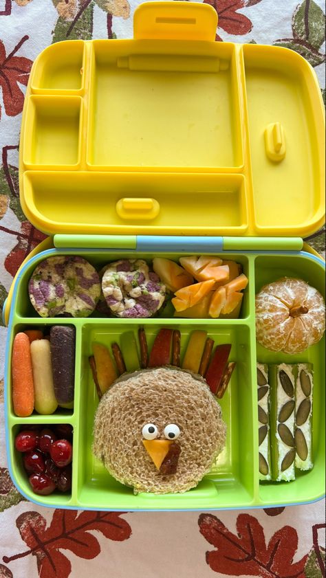 Yummy and easy #bentoboxlunch idea for kids! #thanksgiving #fallrecipes Turkey Bento Box Lunch, Thanksgiving School Lunch Ideas, Thanksgiving Kids Lunch Ideas, Thanksgiving Lunch Ideas For Kids, Fall Lunches, Fall Lunch Ideas, Bentobox Lunch, Thanksgiving Lunch, Thanksgiving Snacks