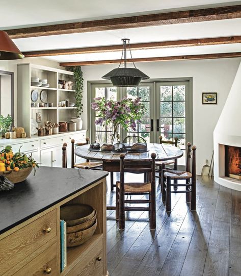 Carter Design (@carterdesign) posted on Instagram: “The kitchen from our San Marino project featured in this months @marthastewart Living. If Instagram has a smell feature this would blow you…” • Feb 1, 2022 at 10:46pm UTC Belgian Farmhouse, Italian Farmhouse, Dining Room Accents, Italian Interior Design, Farmhouse Dining Chairs, Italian Interior, Casa Vintage, Italian Home, Farmhouse Interior