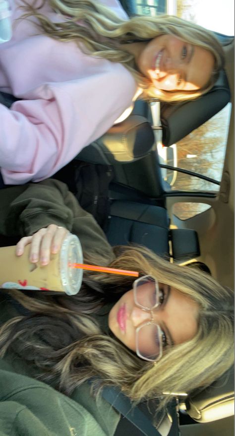 Mom And Daughter Selfie Ideas, Blonde Mom And Daughter, Mom And Teen Daughter Aesthetic, Mom And Teen Daughter, Mom And Daughter Photo Ideas, Daughter Photo Ideas, Snap Selfie, Slay Girl, Teen Daughters