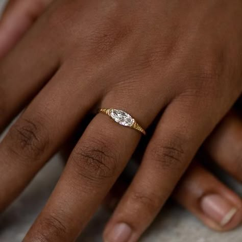 We celebrate our engagement with a stone, a unique piece given to us by nature and processed by thought and fashion. An engagement ring should be elegant and deep. It should be modern, but multi-layered; bold --yet restrained; conveying the sanctity of the emotional bond and the ordinariness of being a couple. The sacr Joey King Engagement Ring, Minamilist Wedding Ring, Oblong Engagement Ring, Horizontal Diamond Engagement Ring, Horizontal Engagement Ring, 1920 Engagement Ring, Low Set Engagement Ring, 25 Carat Diamond Ring, Asymmetrical Engagement Ring