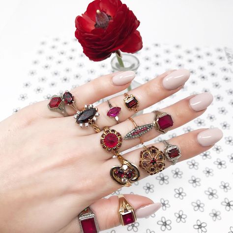 Red Rings Aesthetic, Red Ring Aesthetic, Hand Jewelry Rings, Jewelery Organizer, Red Gemstone Ring, Jewerly Set, Handmade Gold Ring, Rings Aesthetic, Red Rings