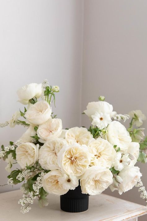 White Floral Arrangements, White Flower Arrangements, Ikebana Flower Arrangement, Arrangement Ideas, Special Flowers, Floral Arrangements Wedding, Wedding Arrangements, Wedding Flower Arrangements, Bridal Flowers