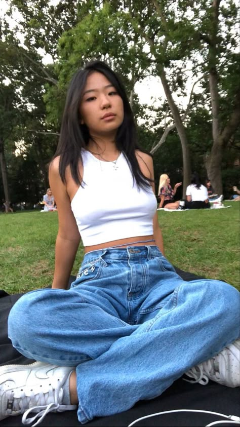 Posing sitting down Sitting Poses Criss Cross, Sitting Possess, Cute Sitting Down Poses, Full Body Poses Sitting, Front Facing Sitting Pose, Jeans Sitting Pose, Sitting Poses Front View, Crisscross Sitting Pose, Model Pose Sitting