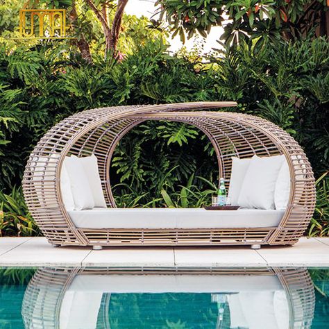 Round Daybed, Daybed Outdoor, Backyard Sitting Areas, Wicker Daybed, Pool Bed, White Pergola, Antique Wicker, Outdoor Loungers, Round Pool