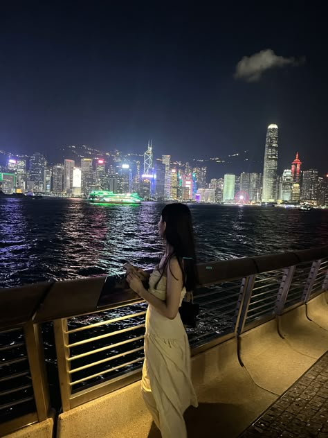 Stars of Avenue in Hong Kong Hong Kong Picture Ideas, Ngong Ping 360 Hong Kong, Hongkong Picture Ideas, Hong Kong Night Aesthetic, Avenue Of Stars Hong Kong, Hong Kong Aesthetic Outfit, Hong Kong Photo Ideas, Hongkong Disneyland Outfit, Hongkong Aesthetic