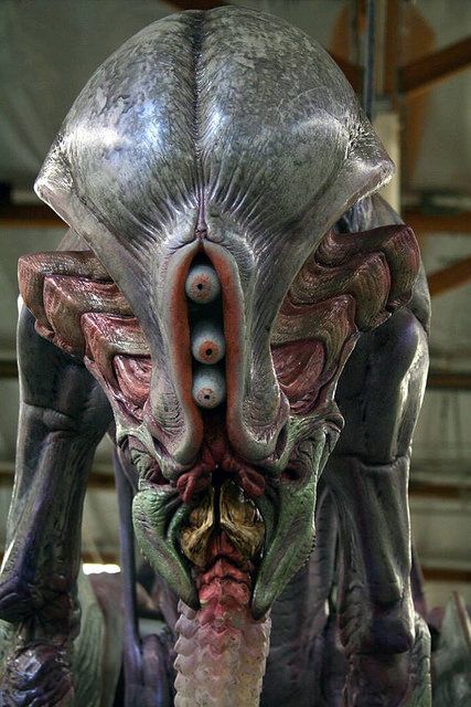 Do we ever see The Thing's original form? - Science Fiction & Fantasy Stack Exchange Lovecraft Monsters, Arte Alien, Alien Character, Alien Concept, Alien Design, Cosmic Horror, Alien Concept Art, Alien Creatures, The Pilot