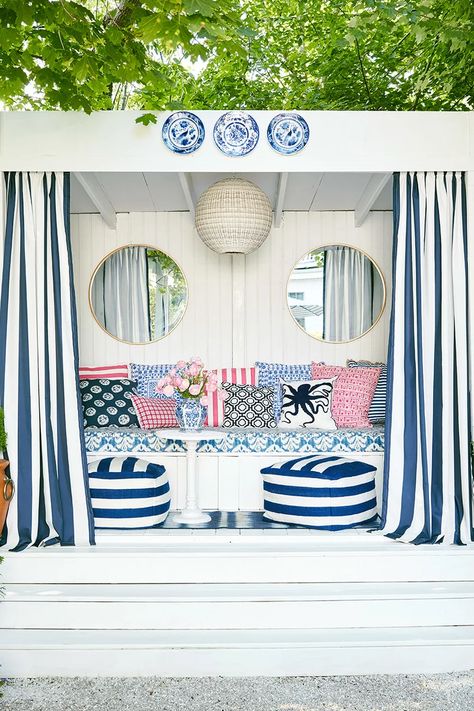 Patio Cabana, Weekend Diy Projects, Front Porch Furniture, Backyard Getaway, Garden Magazine, Outdoor Upholstery Fabric, Paint Color Ideas, Global Decor, Porch Furniture