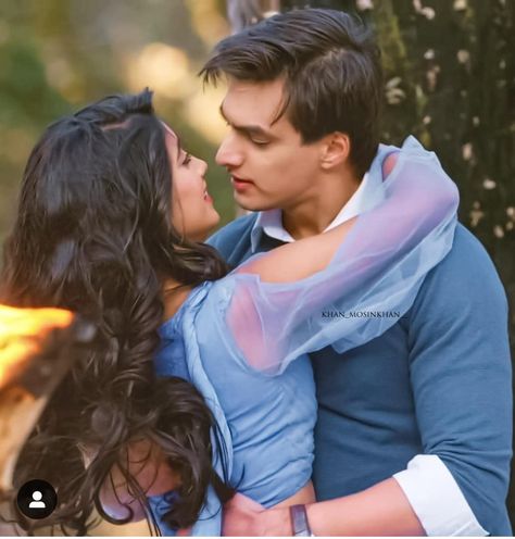 Naira And Kartik, Kartik Naira, Muslim Photos, Kartik And Naira, Indian Drama, Boy Pic, Love Couple Photo, Couple Photoshoot Poses