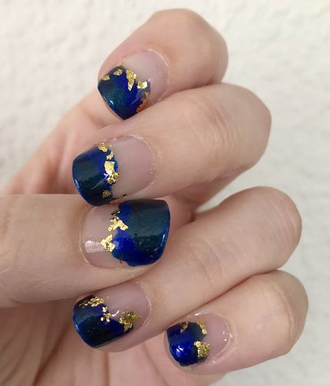 Deep blue and turquoise painted finger nails with flakes of gold leaf Manicure With Gold, Mandala Nails, Negative Space Nail Art, Negative Space Nails, Finger Nail Art, Gold Shorts, Teal Turquoise, Diy Manicure, Nail Art Diy