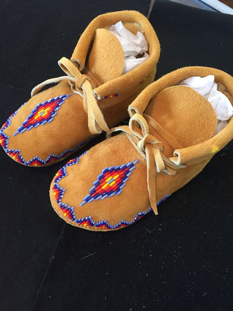 Moccasin Beading Pattern, Beading Moccasins, Beaded Moccasins Pattern, Beaded Baby Moccasins, Baby Boy Moccasins, Baby Moccasin Pattern, Indigenous Beadwork, Baby Mocs, Native American Moccasins